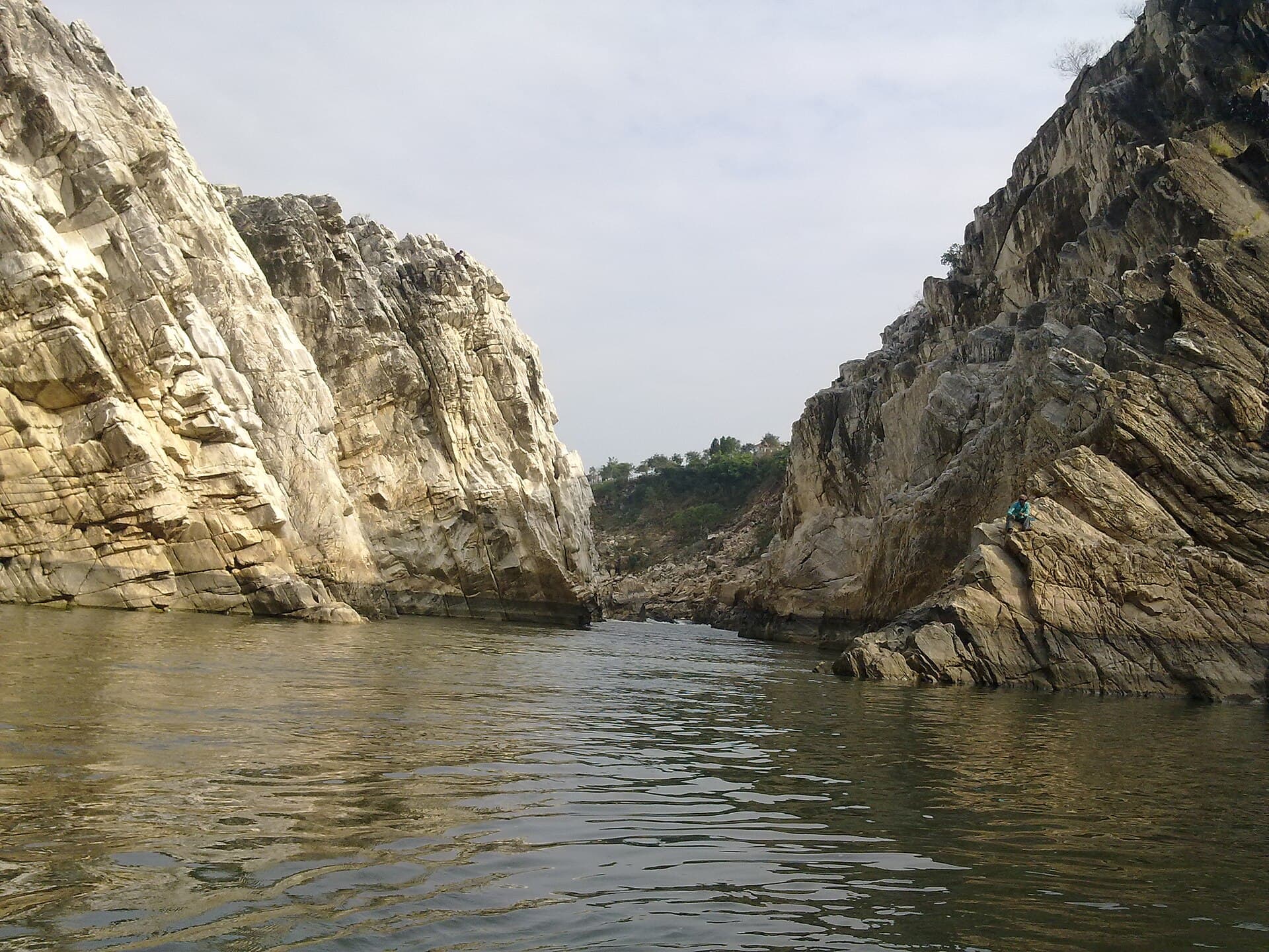 The Narmada between the marble rocks at Bhedaghat.